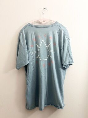 5/$15 🩷 MUST BUNDLE Volcom Blue Graphic Short Sleeve Tee with Coral Accents